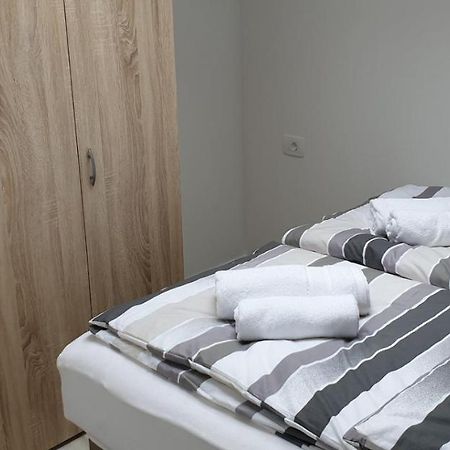 White Apartment Izola Luaran gambar