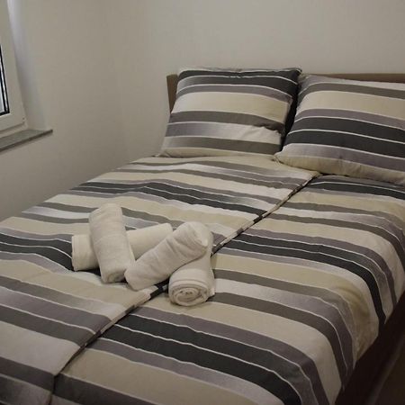 White Apartment Izola Luaran gambar