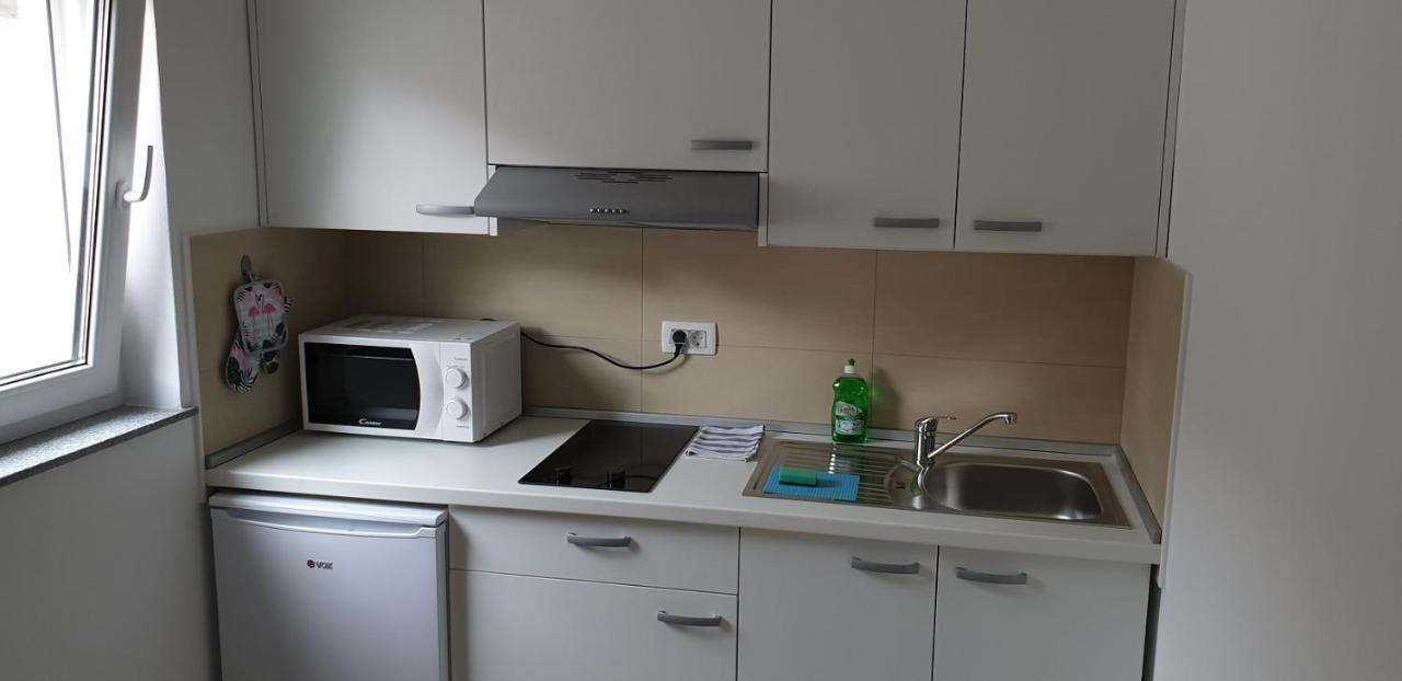 White Apartment Izola Luaran gambar