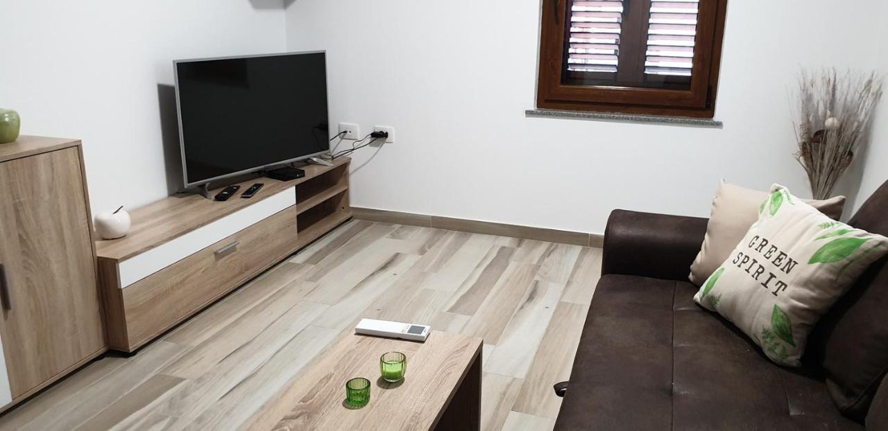 White Apartment Izola Luaran gambar