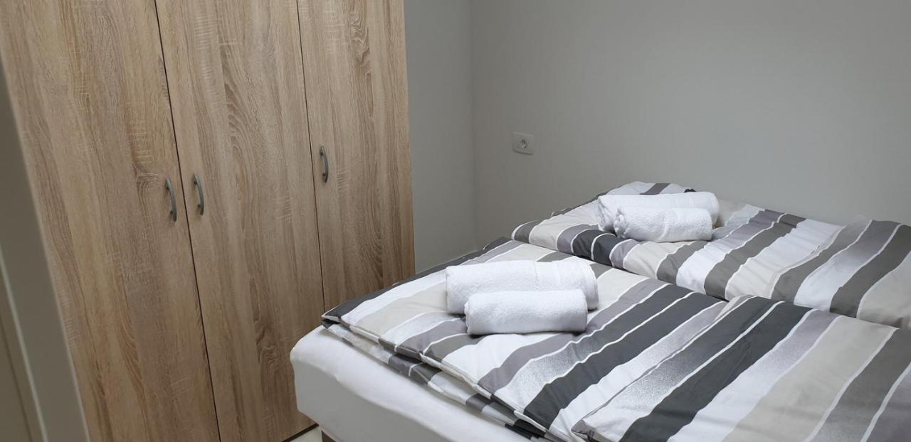 White Apartment Izola Luaran gambar