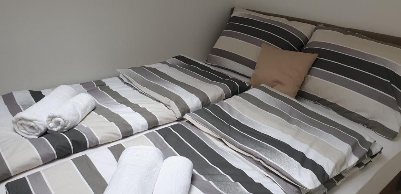 White Apartment Izola Luaran gambar