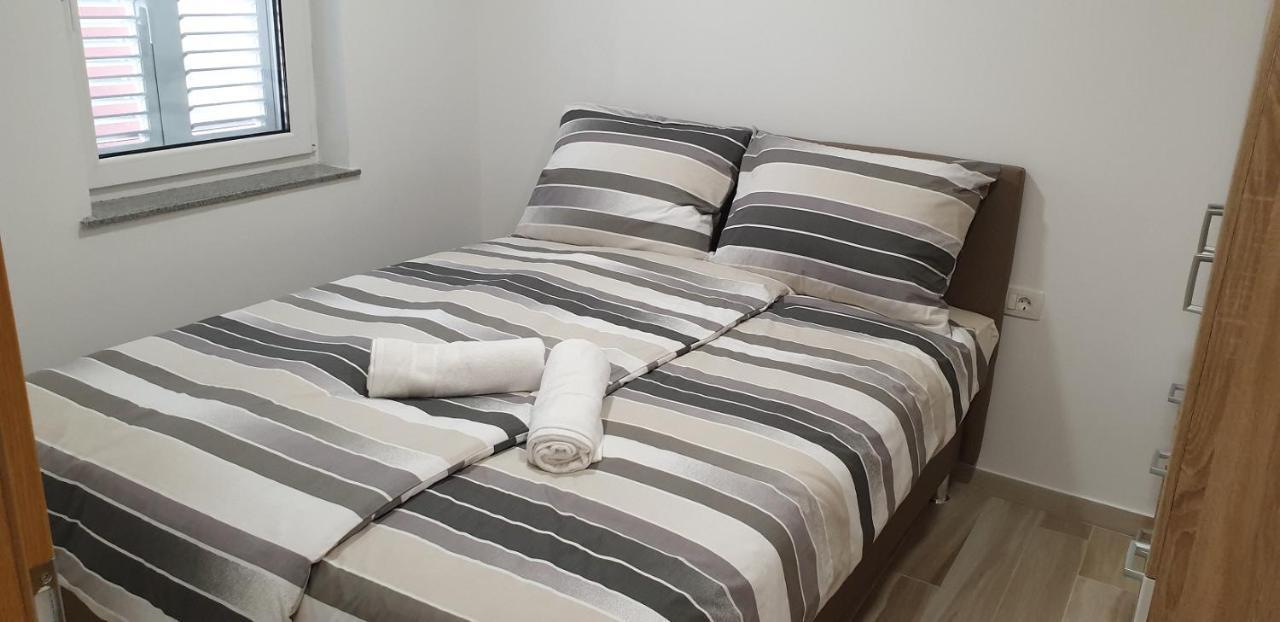 White Apartment Izola Luaran gambar