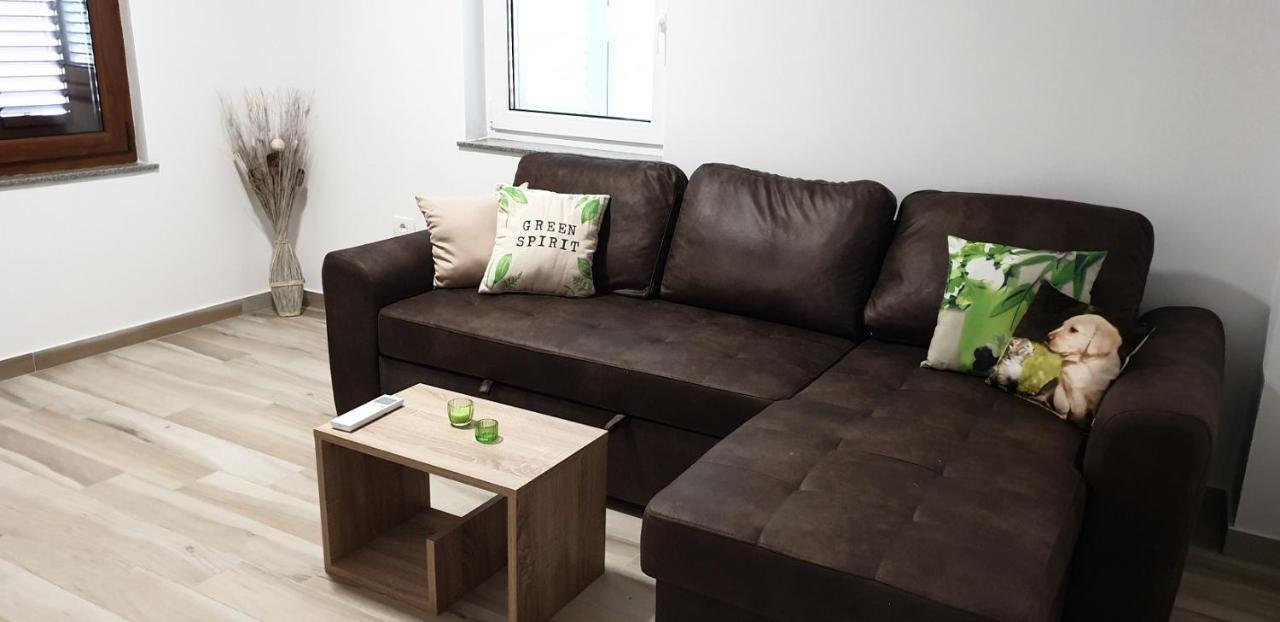 White Apartment Izola Luaran gambar