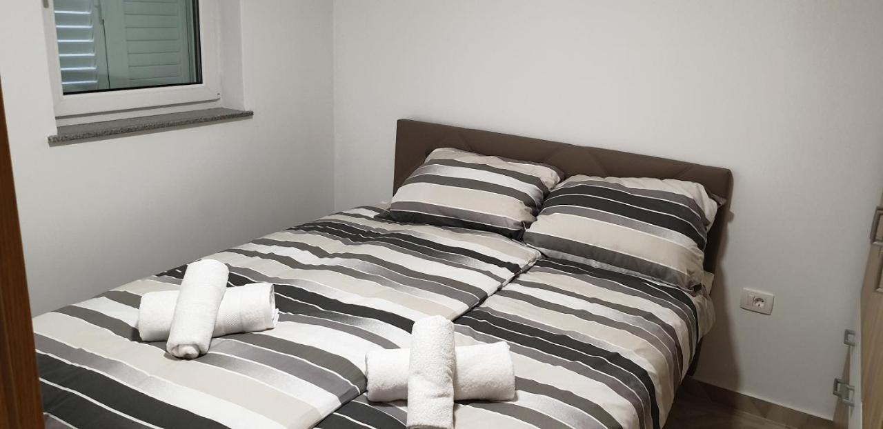 White Apartment Izola Luaran gambar