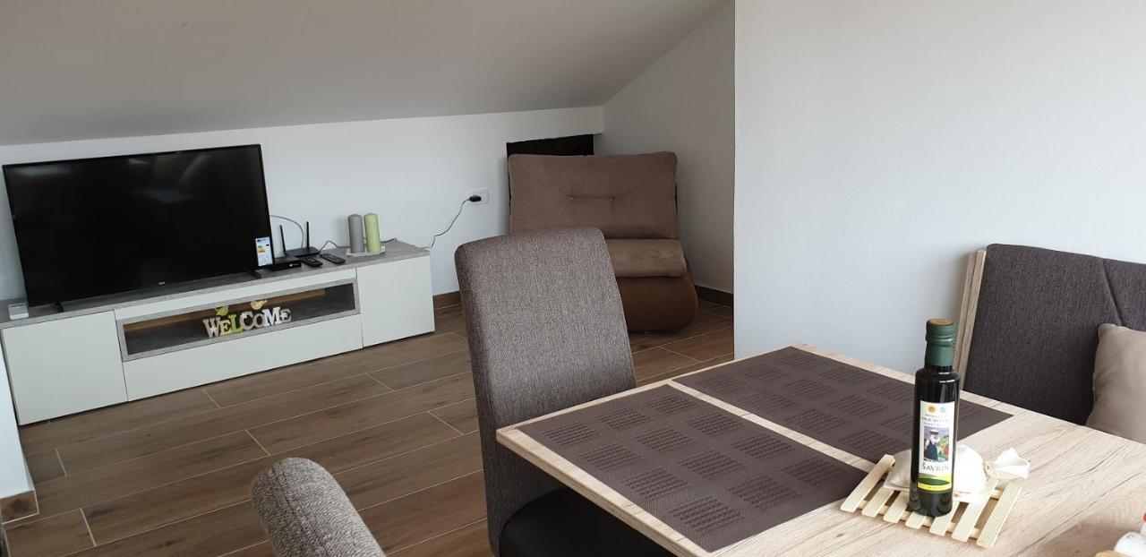White Apartment Izola Luaran gambar