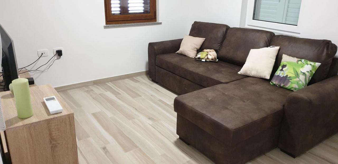 White Apartment Izola Luaran gambar