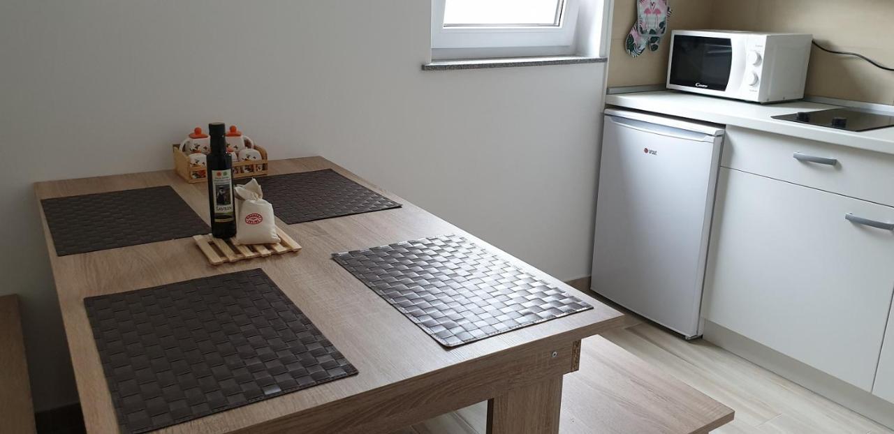 White Apartment Izola Luaran gambar