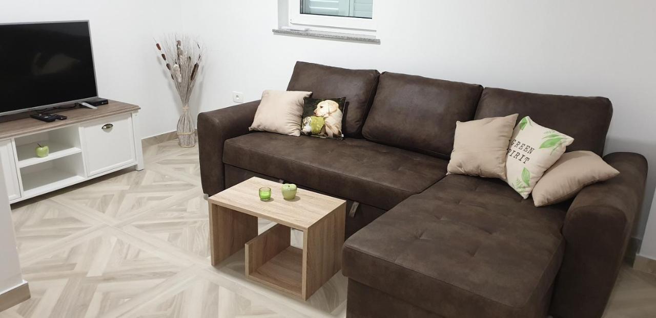 White Apartment Izola Luaran gambar